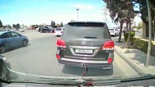 Sürücülər arasında qalmaqal: “Allah haqqı, tormoz verməsəm vururdum..”   - VİDEO