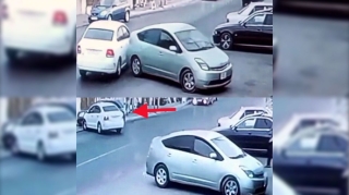 Parklanmış “Prius” avtomobilləri baxın necə qəzaya saldı  - VİDEO