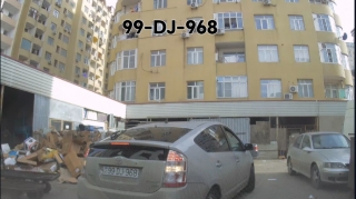 Getdiyi yerdə geriyə hərəkət edən sürücü gözlənilməz təhlükə yaratdı - VİDEO