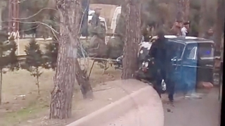 Suraxanıda idarəetmədən çıxan “VAZ” ağaca çırpıldı   - VİDEO