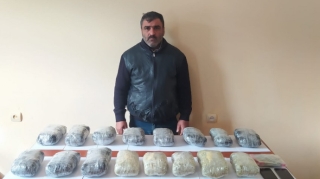 Sərhəddə narkotiklə dolu avtomobil saxlanıldı  - FOTO