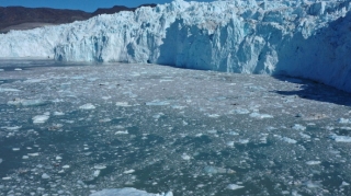 Гренландия потеряла рекордные 532 миллиарда тонн льда