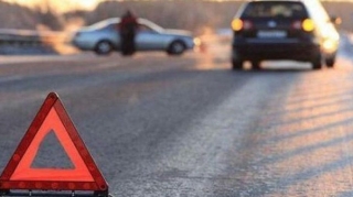 Tovuzda VAZ işıq dirəyinə çırpdı: ölən var 