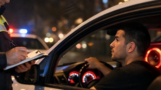 Yüksək səslə musiqi dinləyən sürücülərin NƏZƏRİNƏ!  - Həm cərimə, həm də həbs...