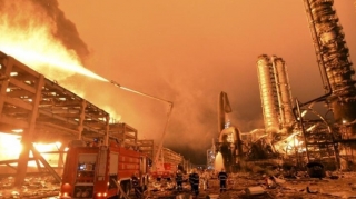 Zavod yandı - 10-dan çox ölü var 