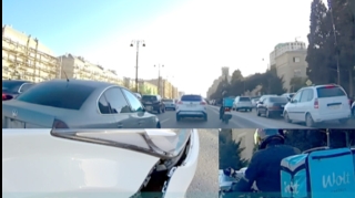 Motosiklet sürücüsü maşını vurub qaçdı - VİDEO 