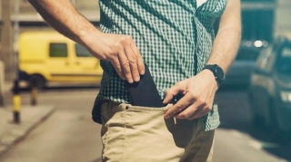 Əldə telefonla gəzmək zərərlidir - XƏBƏRDARLIQ 