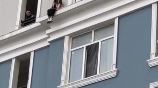 Nərimanovda polis gənc qızı ölümdən belə XİLAS ETDİ - VİDEO 