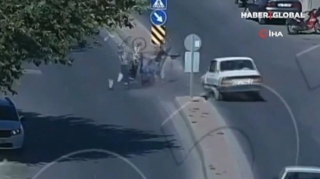 Dəhşətli qəzadan heç bir zədə almadan qurtuldu  - VİDEO