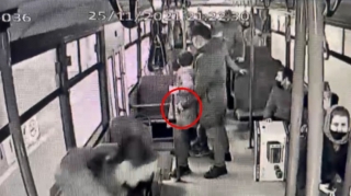 Bakıda avtobusdan 18 min manatlıq oğurluq edən qadın cibgir saxlanıldı   - VİDEO - FOTO