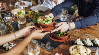 Vegeterianlarda bir çox növ xərçəngin riski daha aşağıdır, amma bir nüans var 