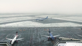 Güclü qar səbəbindən Moskvanın hava limanlarında 50-dən çox reys təxirə salınıb 