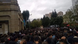 BDU-nun qarşısındakı izdihamla bağlı AÇIQLAMA 