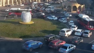 На каких улицах Баку 6 марта наблюдаются транспортные заторы? - ФОТО