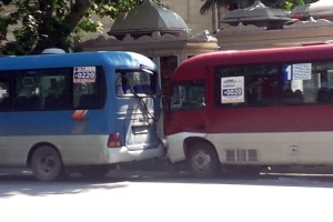 Gəncədə iki marşrut avtobusu toqquşub - FOTO