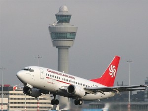 Təyyarə iki sərnişinin ölümünə görə təcili eniş etdi