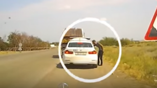 Bu videoya görə yol polisini rüşvət almaqda ittiham etdilər; DİN təkzib etdi - VİDEO 