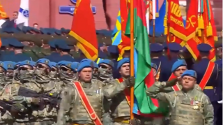 Азербайджанские военнослужащие прошли маршем на параде Победы в Москве - ВИДЕО 