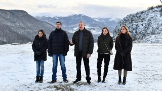 Prezident ailəsi ilə birlikdə Şuşaya getdi  - FOTO