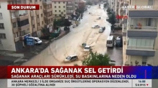 Ankarada sel: Avtomobilləri su apardı  - VİDEO