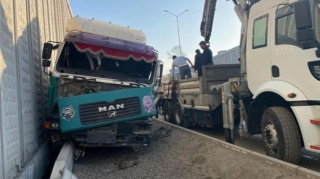 Bakıda yük maşını qəzaya uğrayıb,  yol təsərrüfatına ziyan dəyib - FOTO   - VİDEO
