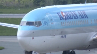 Təmiz hava istəyən sərnişin təyyarənin qapısını açmaq istədi