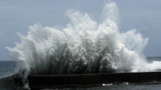 Cənubi Koreyada qasırğa səbəbindən yüzlərlə aviareys təxirə salınıb 