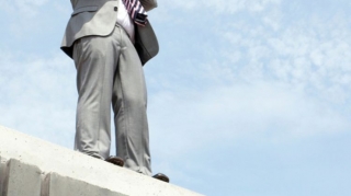 Yevlaxda özünü körpüdən atmaq istəyən şəxs fikrindən daşınıb