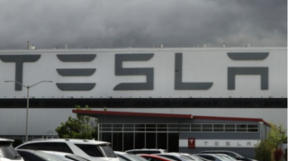 “Tesla” çip və konteyner çatışmazlığından əziyyət çəkir