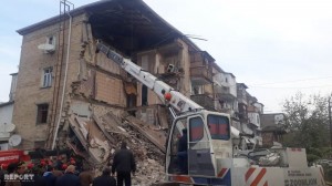 Gəncədə yaşayış binasında partlayış: ölən və yaralananlar var – FOTO