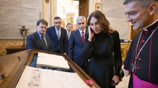 Birinci xanım Vatikan Apostol Kitabxanasını ziyarət etdi - FOTOLAR 