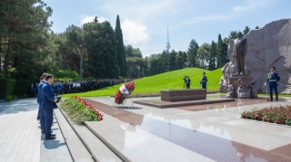 Коллектив AZAL почтил  память великого лидера Гейдара Алиева - ФОТО 