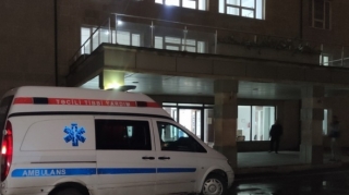 Bakıda gənc qız sərnişin avtobusundan yıxılıb