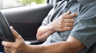 Sürücünün ürəyi tutdu, sükan arxasında öldü 