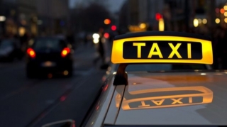 Taksi sürücüsü maska taxan müştəriyə xidmət göstərməkdən imtina etdi - VİDEO 