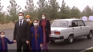 Berdiməhəmmədovun prezidentliyə namizəd oğlu səsverməyə "07" ilə gəldi – VİDEO 