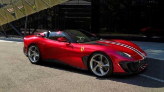 "Ferrari" yeganə nüsxədə hazırlanmış rodsteri nümayiş etdirib 