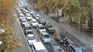 На каких улицах Баку 25 ноября наблюдаются транспортные заторы? 