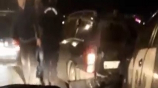 Günlük icarədə olan "Bolt" taksi qəza törətdi  - içərisində sərnişinlər olub  - VİDEO