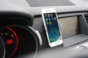 Telefon avtomobildə partladı - VİDEO