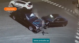Bakıda "Mercedes" "BMW" ilə yolayrıcında belə toqquşdu -  REAL VİDEO 