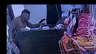 “Sədərək”də mağazadan oğurluq edən şəxs kameralara düşüb  - VİDEO