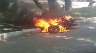 Bakıda moped yanıb