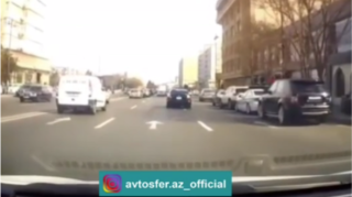 "Protiv" çıxan moped qoşa xətti tapdalayıb dönən taksi ilə toqquşub  - VİDEO