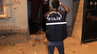 Oğul atasını döydü, qardaşını ov tüfəngi ilə öldürdü  - VİDEO