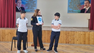 Yol polisi orta məktəbdə uşaqların suallarını cavablandırdı - FOTO