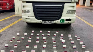 Gömrükçülər 16 ədəd "İphone"  markalı mobil telefonlar aşkarladı