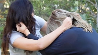 Qubada gəlin qayınanasının başını divara çırpdı - Çay hazırlamaq davası 