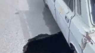 Bakıda su borusu partladı, asfalt çökdü - YENİLƏNİB + VİDEO 