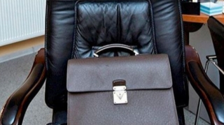 Keçmiş nazir yaralandı, arvadı qətlə yetirildi  - FOTO